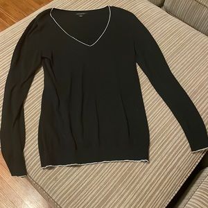 Sz M Banana Republic Black V neck sweater